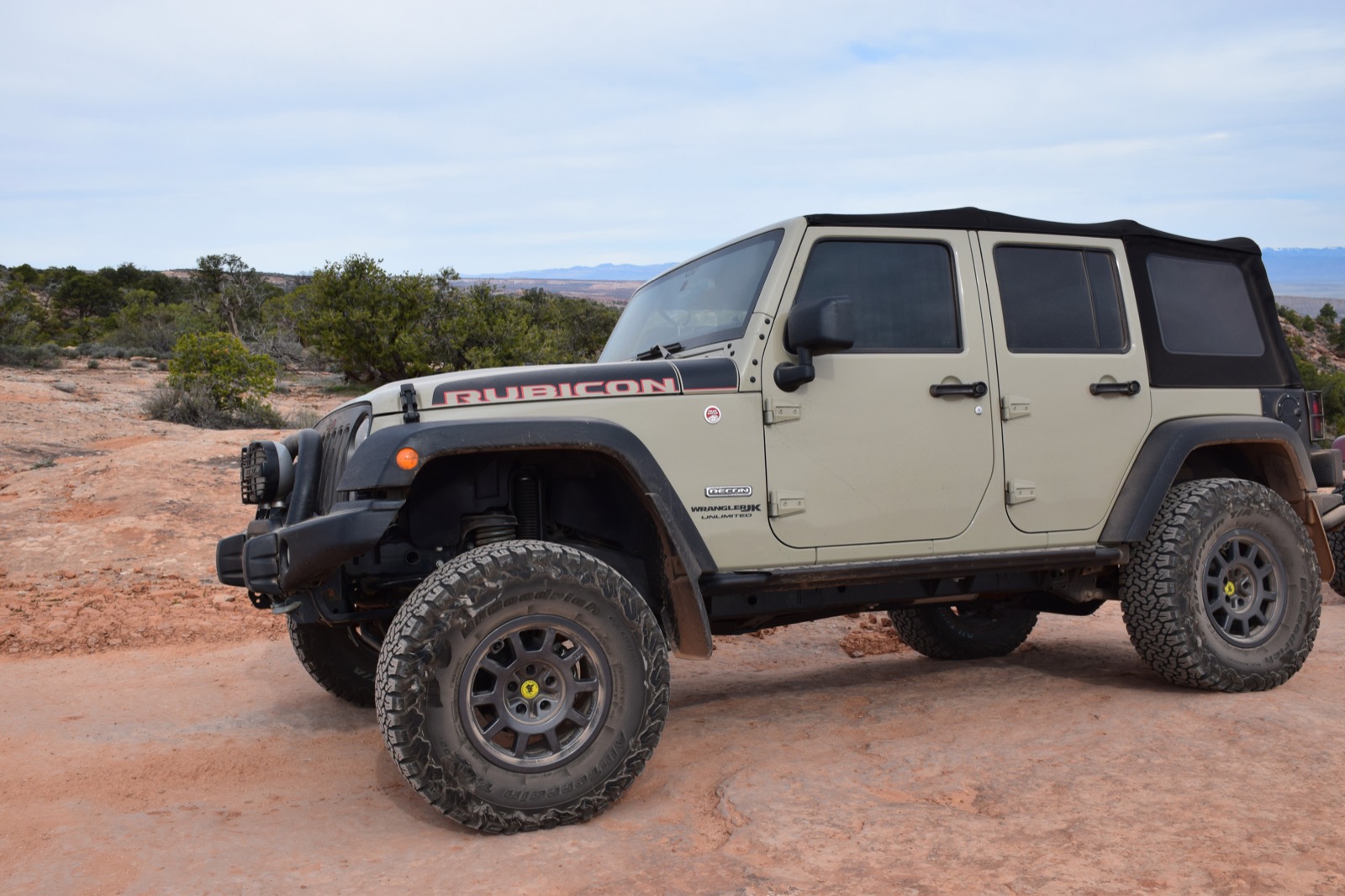 Side profile of the Wrangler JK350 on a Moab trail